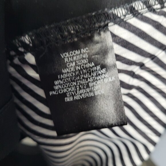 Vintage y2k Volcom black low rise short shorts skater girl size 5 - Picture 4 of 7